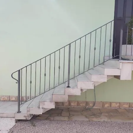 Ema Villa *