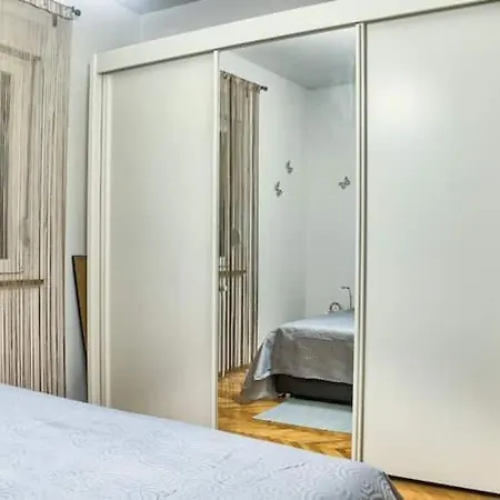 Ema Villa *