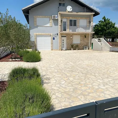 Villa Ema Drnis